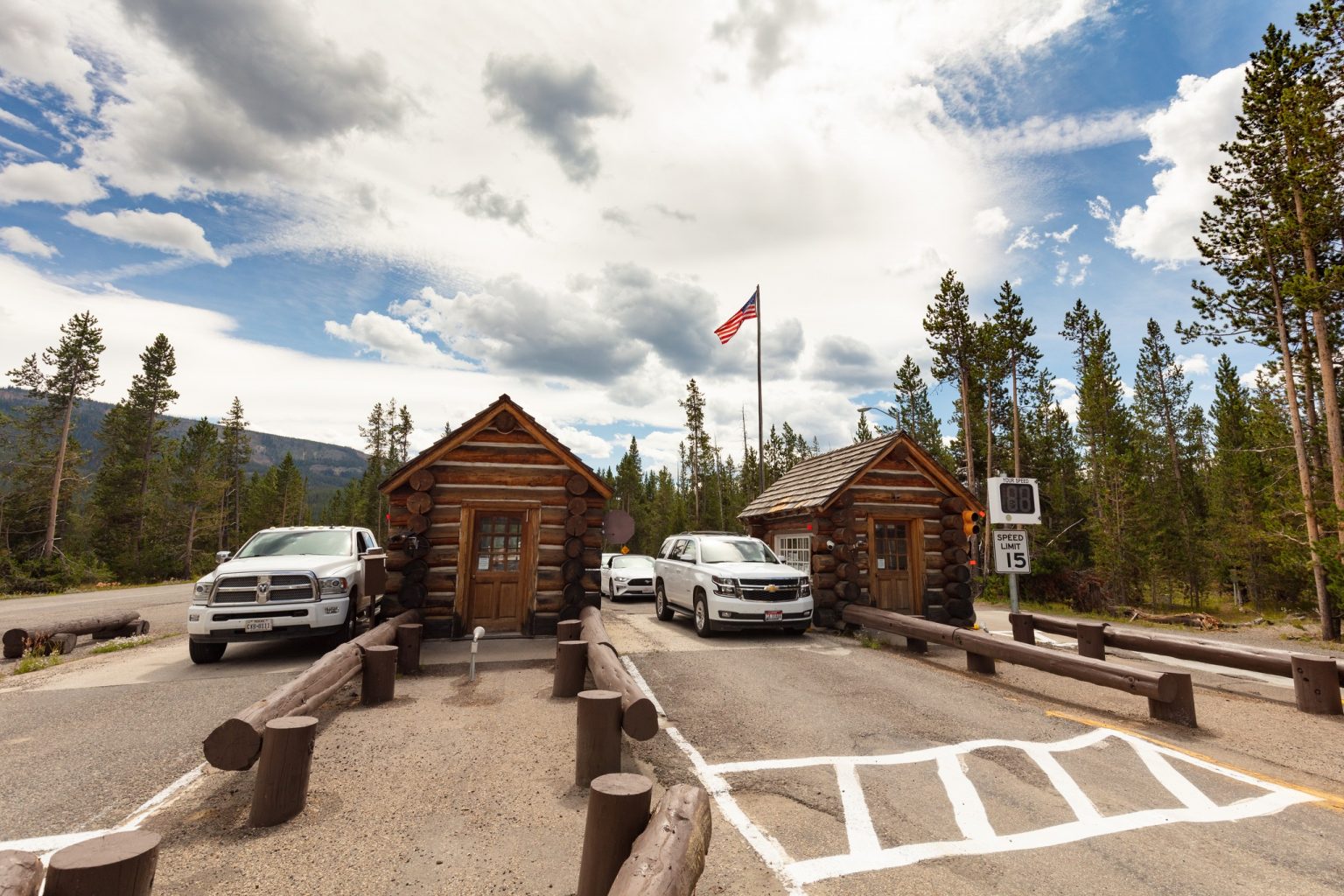 When Does Yellowstone Open? Mountain River Ranch